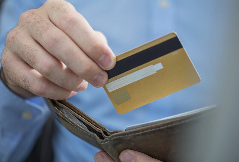 Əcnəbilər ölkədə bank kartları ilə 1.3 mlrd. manata yaxın pul xərcləyib – 10 aylıq hesabat