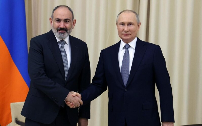 Putin və Paşinyan üçtərəfli bəyanatların icrasını müzakirə edib