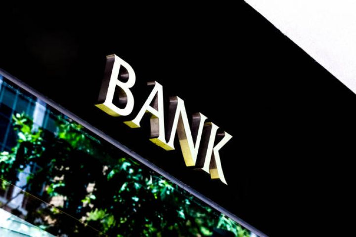 5 bankda xüsusi ehtiyatlara ayırmalar 15 milyon manatdan çoxdur