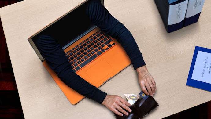 Maliyyə fırıldaqları necə baş verir?