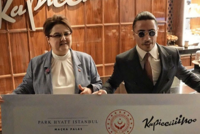 Aşpaz Nusret qazancının 50 faizini kimsəsiz uşaqlara bağışladı - FOTO