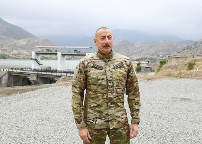 İlham Əliyev Füzulidə yeni hərbi hissədə yaradılan şəraitlə tanış oldu