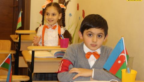 Məktəbli formaları bu tarixdə SATIŞA ÇIXARILIR