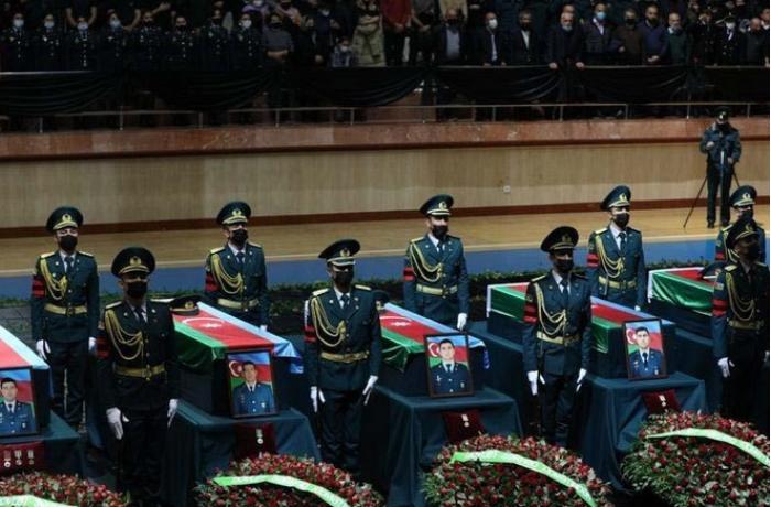 Prezident 'Qaraheybət' şəhidlərinin yeddisini təltif etdi - SİYAHI
