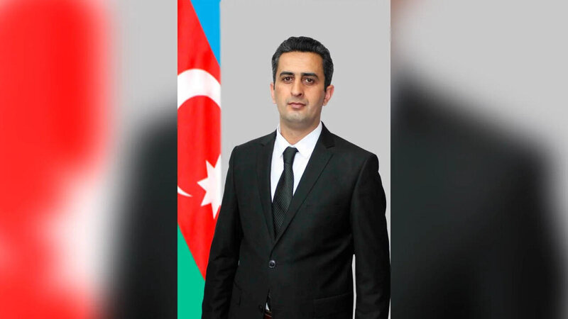 Azərbaycanda vəzifəli şəxs həyat yoldaşına görə istefa verdi - FOTO