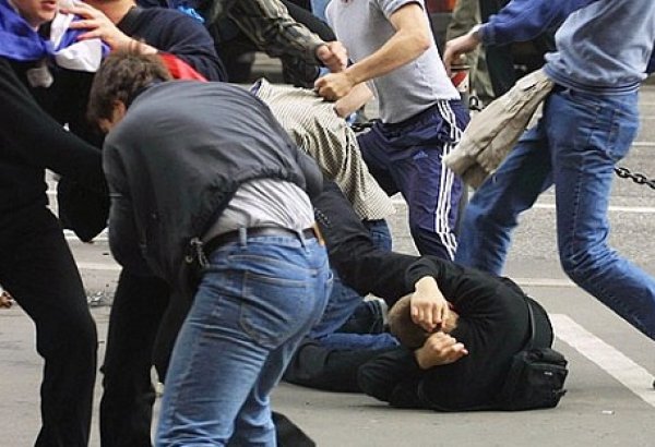 Bakıda qonşu adı ilə mənzilə daxil olan üç nəfər ev sahibini döydü