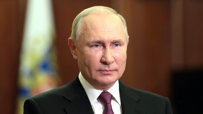 Putin hərbçilərin sayının artırılması haqqında fərman imzaladı