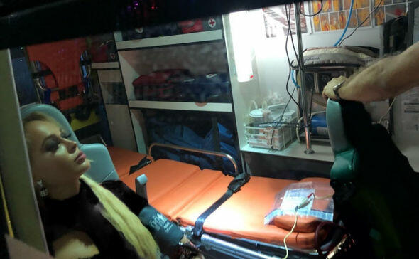 Məşhur müğənni sevgilisinin xəyanətini eşidib insult keçirdi - FOTO