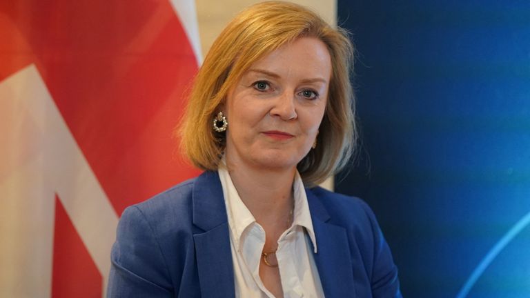 Liz Trass Britaniyanın yeni Baş naziri SEÇİLDİ
