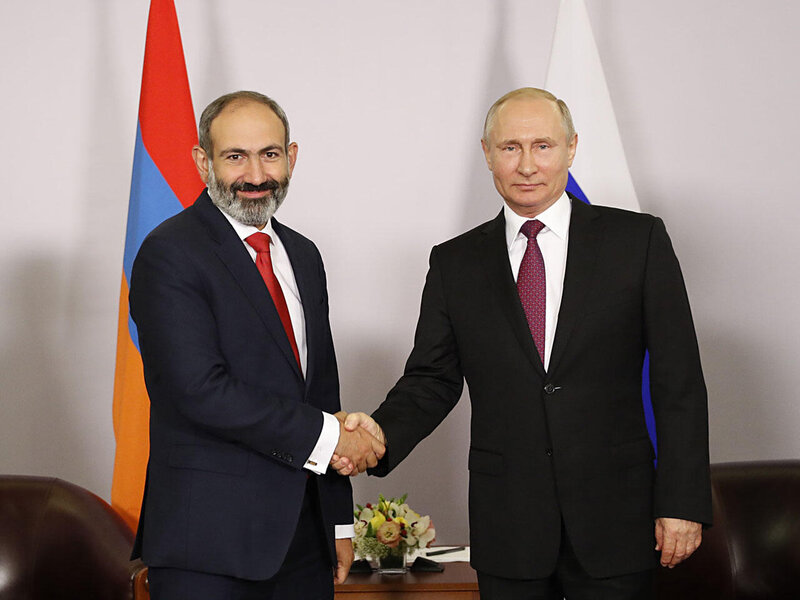 ﻿Paşinyan Putinlə danışdı: Vəziyyət gərgindir