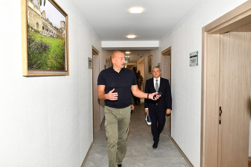 İlham Əliyev Şuşada Xüsusi nümayəndəliyin binasında yaradılan şəraitlə tanış oldu - YENİLƏNİB