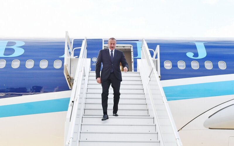 İlham Əliyev Özbəkistana səfərə getdi