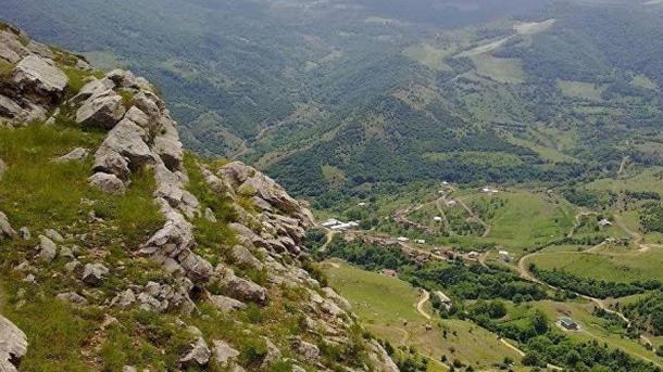 Ermənistan hansı əsasla Azərbaycan ərazisinə BMT və ya ATƏT missiyasının göndərilməsinə çağırır?