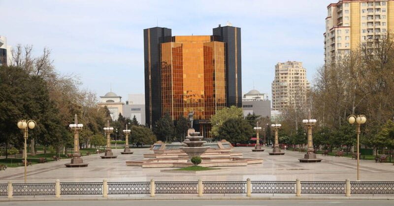 Banklardan kənarda nağd pul kütləsi həcmi 13.6 mlrd. manata çatıb