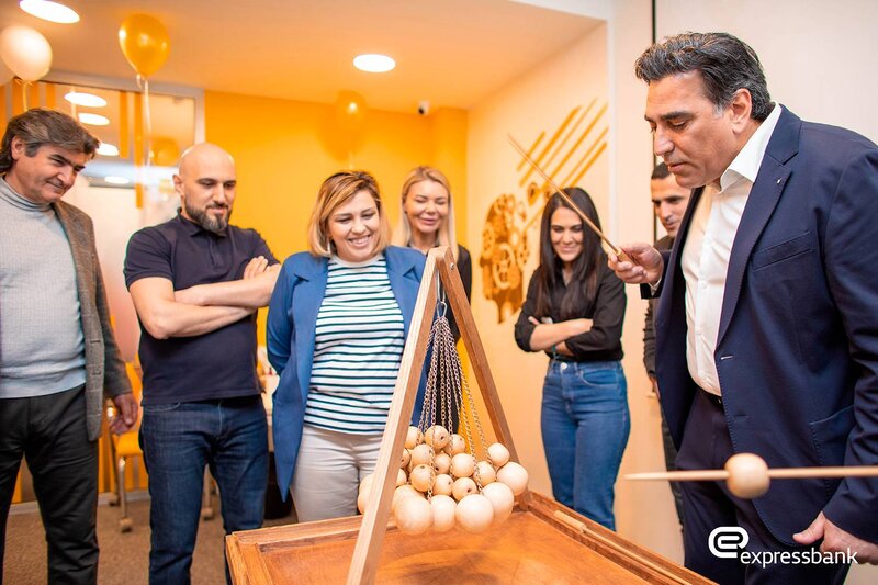 Expressbank İnkişaf Mərkəzi indi yeni ofisdə