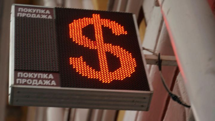 Moskva birjasında hərracların açılışında dolların məzənnəsi yüksəlib