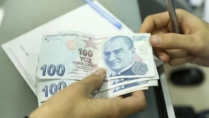 Türkiyə əhalisi dollar və qızıl alır - Türk Lirəsi ucuzlaşır