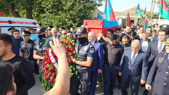 Şəhid olan 18 yaşlı əsgərimiz Bülbülədə dəfn olundu - FOTO