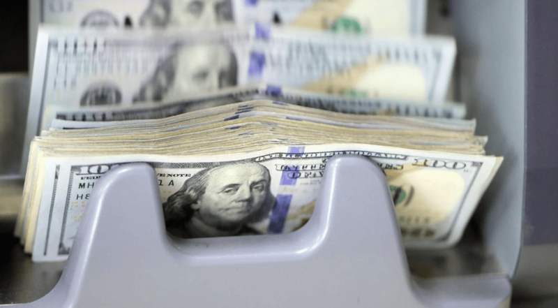 Azərbaycan banklarında nağd ABŞ dollarının orta məzənnəsi bir qədər də düşüb