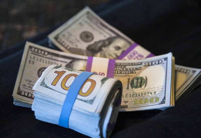 Əhalidən banklara nağd dollar axını yüksəlib – Mərkəzi Bank bunu necə qiymətləndirir?