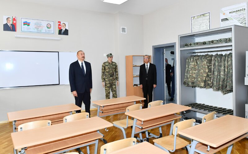 Prezident Bakıda yeni inşa edilən məktəb kompleksində yaradılan şəraitlə tanış oldu - FOTOLAR
