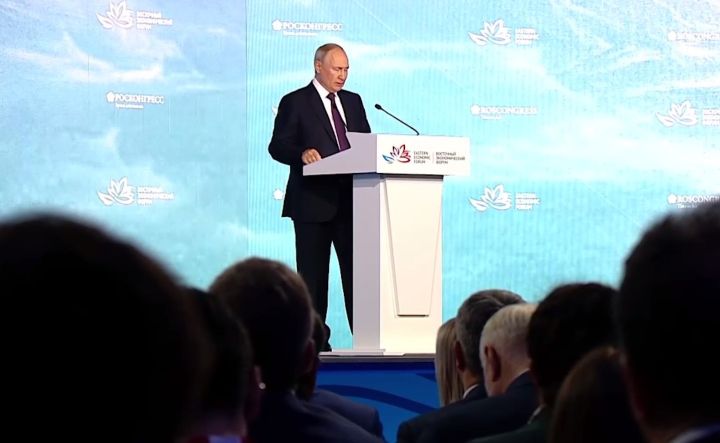 Putin: Rublun məzənnəsinə təsir edən amillər idarəolunandır