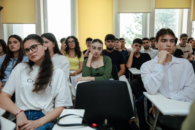 Expressbank UNEC tələbələri üçün maliyyə savadlılığı təlimləri keçirib