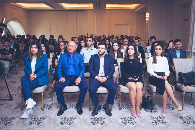 PAŞA Holding tələbələr üçün 