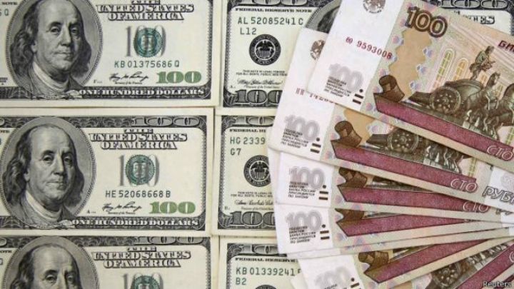 Moskva birjasında hərracların açılışında dolların məzənnəsi düşüb