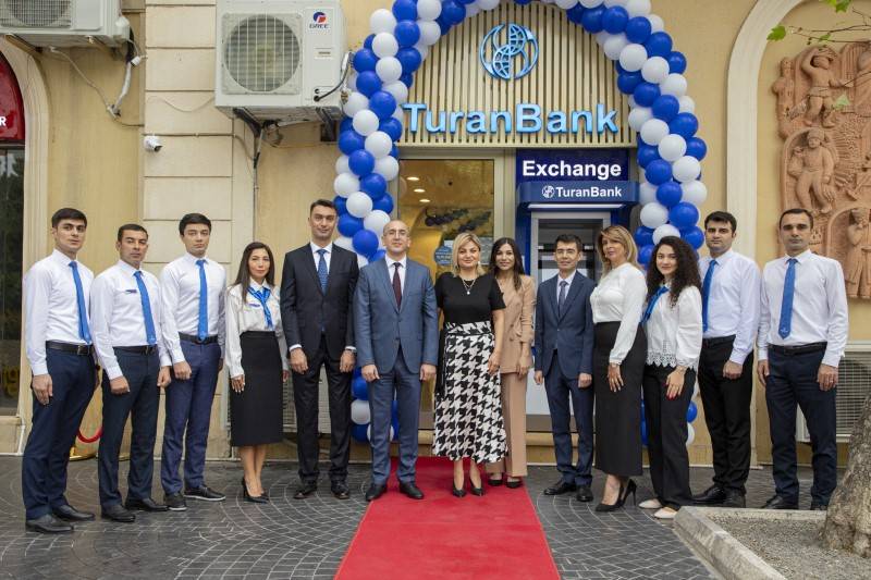 TuranBank yeni Fəvvarələr şöbəsini müştərilərin istifadəsinə verdi