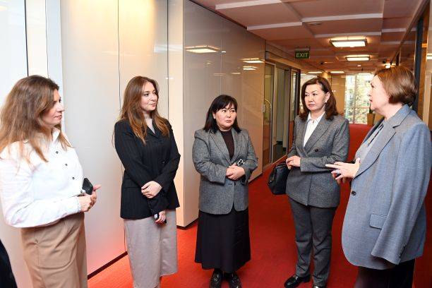 Xalq Bank Eurasian Bank və Uzpromstroybank nümayəndə heyətlərini qəbul edib