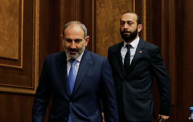 Putin Paşinyan və Mirzoyanı Rusiyaya ÇAĞIRDI