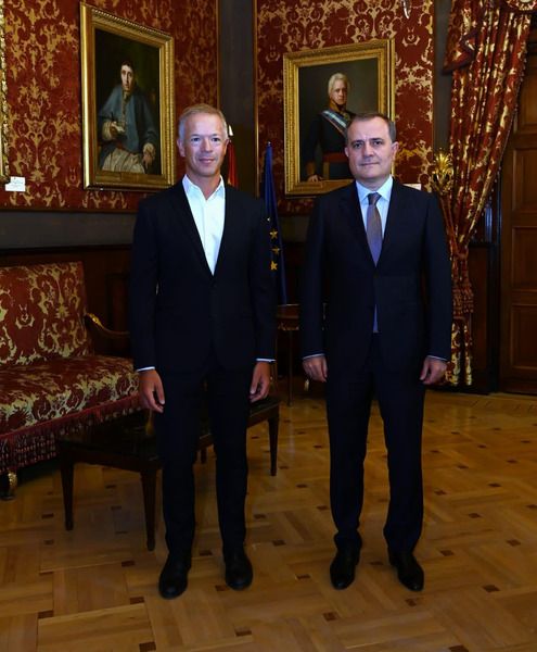Ceyhun Bayramov İspaniya senatının sədri ilə görüşdü
