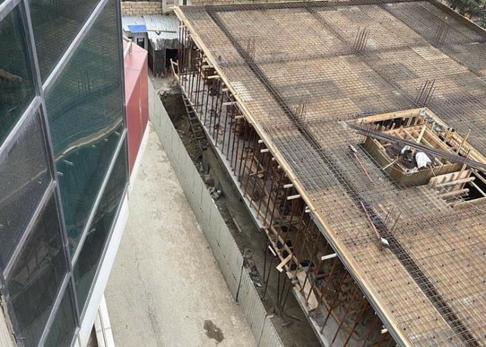 Bakıda qanunsuz tikilən bina SÖKÜLÜR - Bina hansı oliqarxındır?