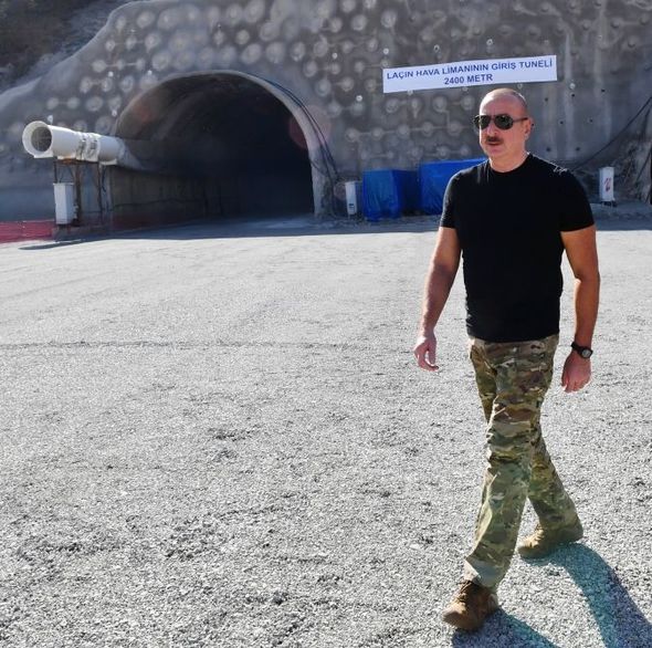 Prezident Kəlbəcər-Laçın avtomobil yolunda yeni inşa edilən tunellə tanış oldu - FOTO