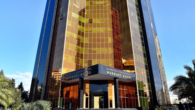 Mərkəzi Bank iki bankı cərimələdi