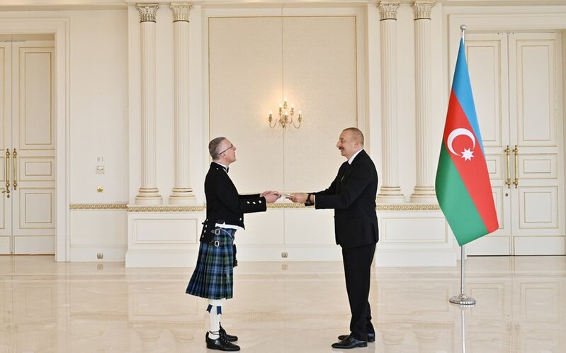 İlham Əliyev Böyük Britaniyanın yeni səfirinin etimadnaməsini qəbul etdi