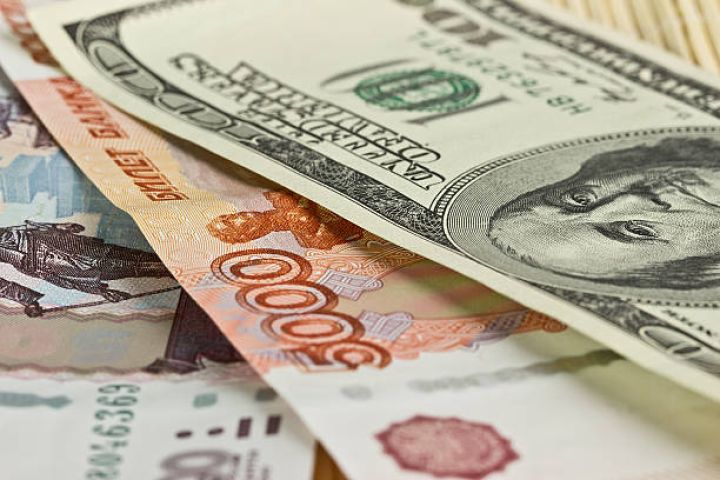 Moskva birjasında dolların məzənnəsi yüksəlib