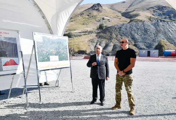 Prezident Kəlbəcər-Laçın avtomobil yolunda yeni inşa edilən tunellə tanış oldu - FOTO
