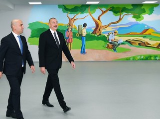 İlham Əliyev Sarayda yeni inşa edilən məktəbdə yaradılan şəraitlə tanış oldu - FOTOLAR