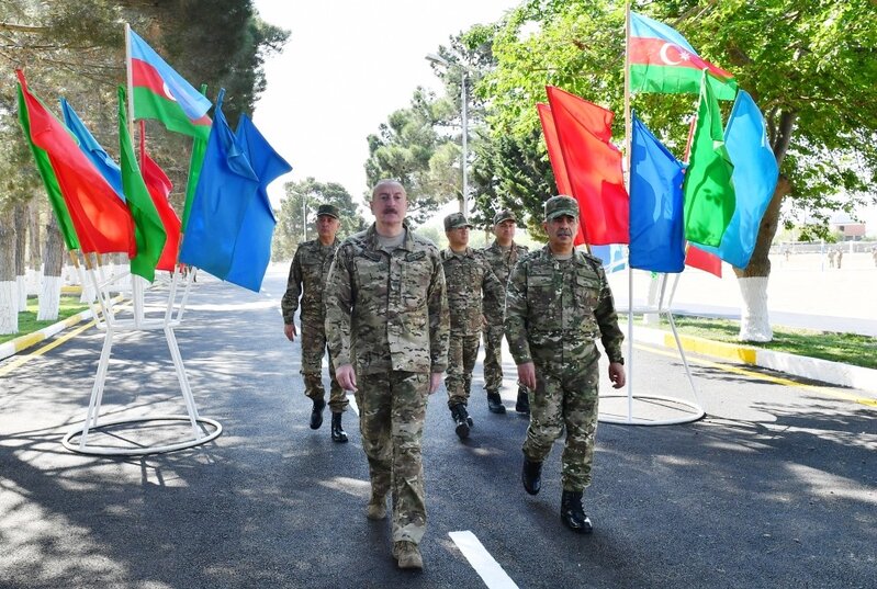 İlham Əliyev MN-in komando hərbi hissəsində - FOTOLAR/YENİLƏNİB-2