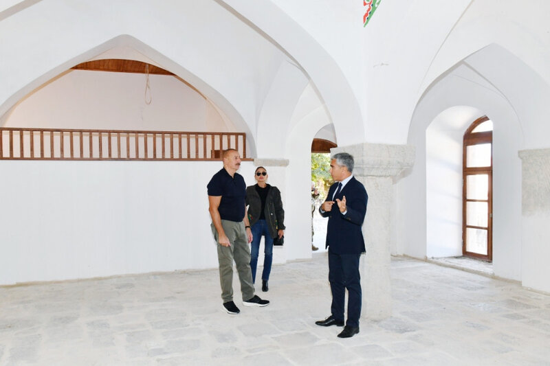 Prezident və birinci xanım Mehmandarovların malikanə kompleksindəki bərpa işləri ilə tanış olublar - YENİLƏNİB