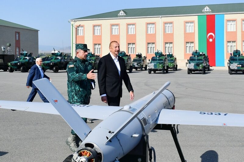 Prezident Sərhəd Diviziyasında yaradılan şəraitlə tanış oldu - FOTO