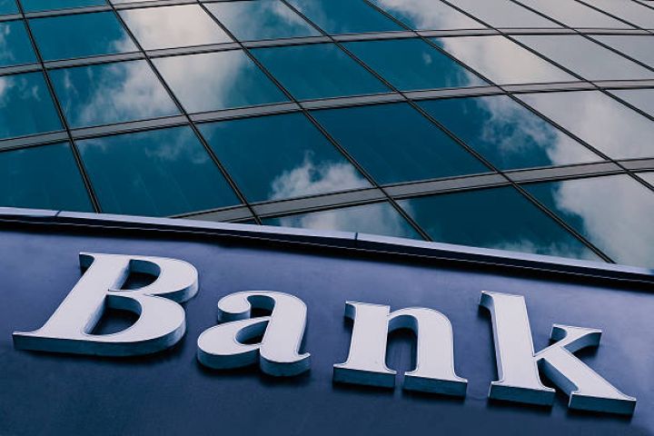 Aktivləri 1 milyard manatdan yüksək olan 10 bank - SİYAHI