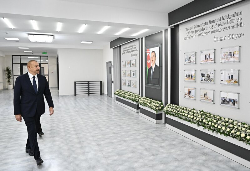 Prezident Bakıda yeni inşa edilən məktəb kompleksində yaradılan şəraitlə tanış oldu - FOTOLAR