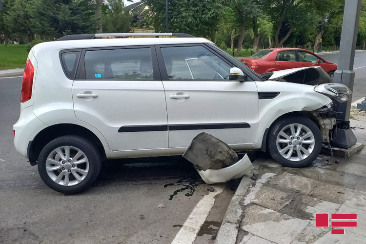 Bakıda iki minik avtomobili toqquşdu - FOTO