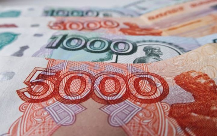 Moskva birjasında hərracların açılışında dolların məzənnəsi düşüb