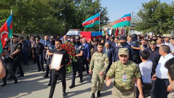 Şəhid olan 18 yaşlı əsgərimiz Bülbülədə dəfn olundu - FOTO