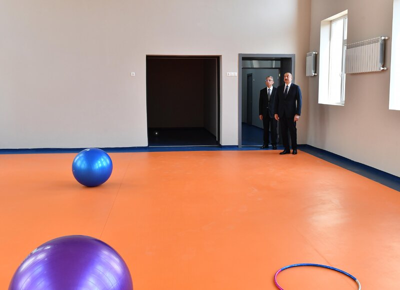 Prezident Bakıda yeni inşa edilən məktəb kompleksində yaradılan şəraitlə tanış oldu - FOTOLAR