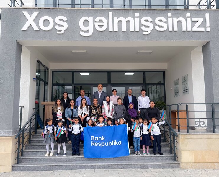 Bank Respublika Ağdamda ilk dəfə məktəbə gedəcək birinciləri sevindirdi